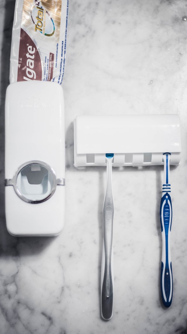 Dispenser Automático dentifrico y porta cepillos de dientes