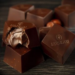 Kit Trio Luckau Zero Açúcar - 1 Lata Chocolate Belga 54% Cacau com Avelã 200g + 1 Lata Chocolate Belga 54% Cacau com Amendoim 200g + 1 Creme Super Cream e Avelã 160g