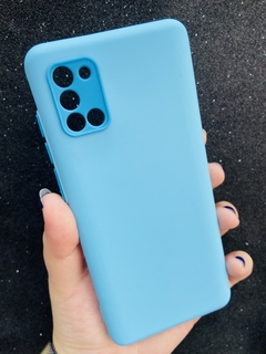 Case Veludo - Samsung A31 - com proteção na câmera - Azul Claro