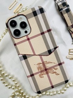 Case Burberry Com Porta Cartão - iPhone 13 Pro