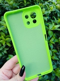 Case Veludo - Xiaomi Mi 11 Lite - Com Proteção Na Câmera - Verde Claro - comprar online