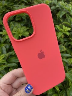 Silicone Case - iPhone 13 Pro Max - Fechada Embaixo - Rosa Chiclete