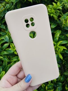 Case Veludo - Motorola G9 / G9 Play - Com proteção na câmera - Nude