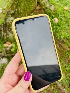 Silicone Case - iPhone 11 - Aberta Embaixo - Amarelo - comprar online