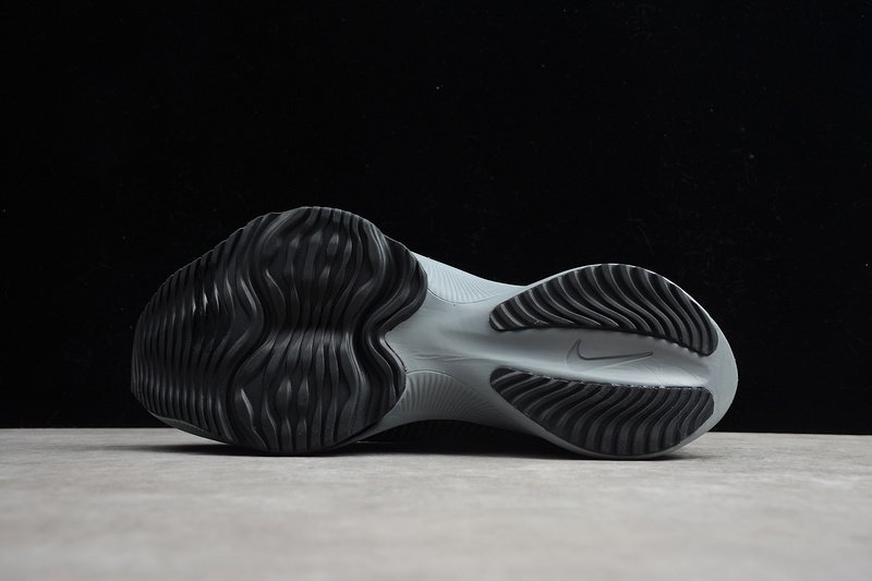 nike zoom tempo vs alphafly