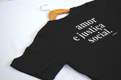 Camiseta Amor e Justiça Social - estampa grande - comprar online