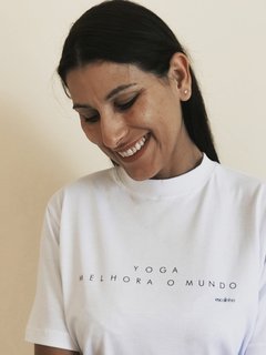 Camiseta Yoga Melhora o Mundo - comprar online