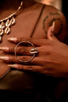 Anel Abimbola Dourado na internet