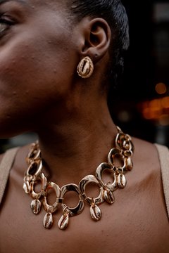 Colar Makeba dourado 
