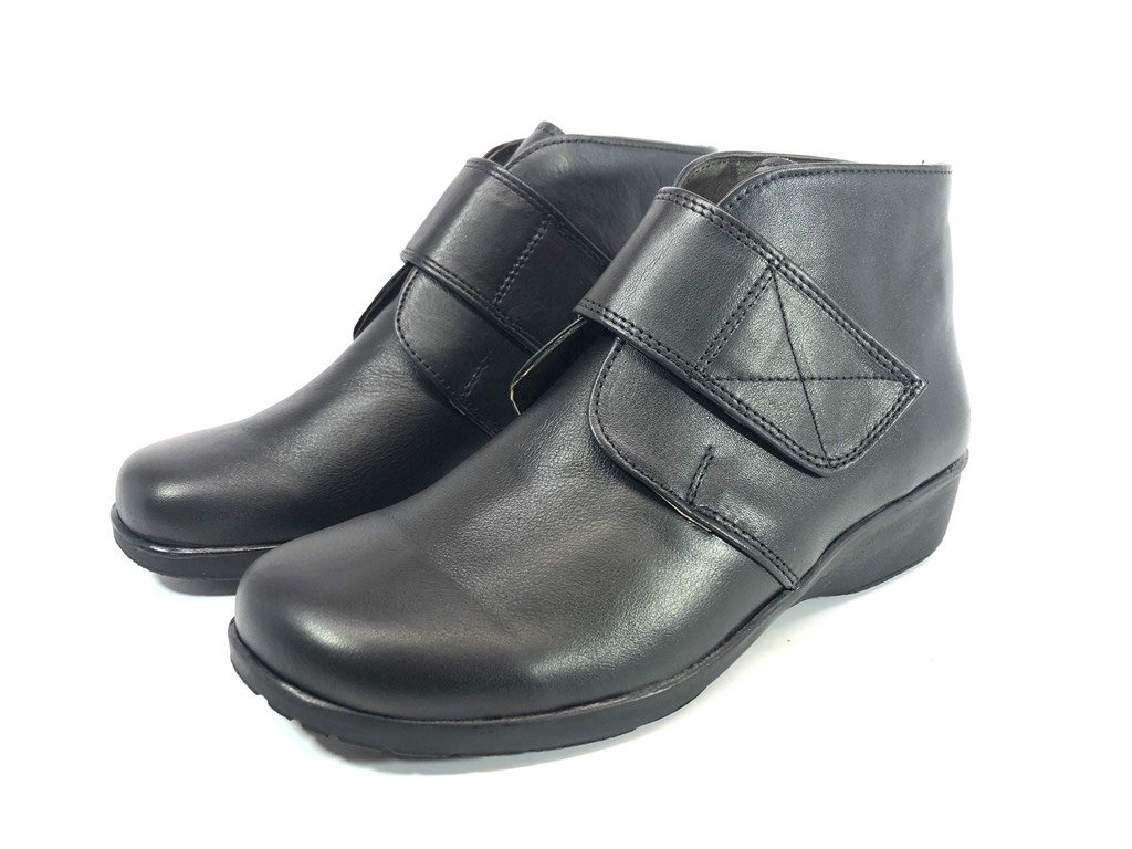 Bota de cuero con abrojo Gina Ferrari (150)