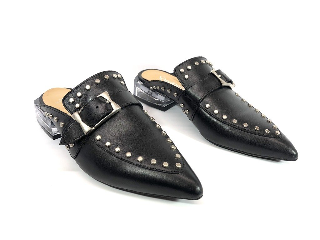 Zueco de cuero con tachas (Gravagna)