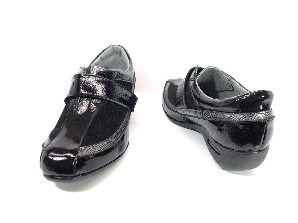 Zapato de cuero con abrojo Gina Ferrari (729)