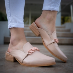 Mule Ramona Chain Nude en internet
