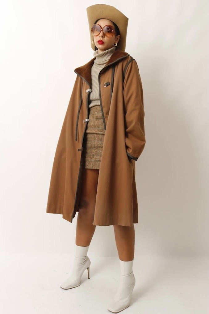 casaco estilo capa forrado pelucia - Capichó Brechó