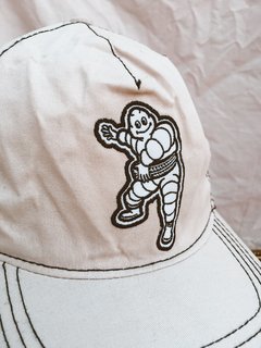 Boné Michelin bordado bege