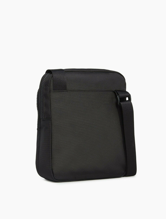 small black nylon crossbody bolsa