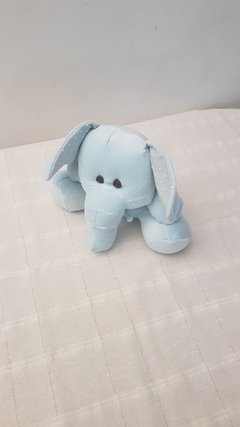 Elefante chico celeste en internet