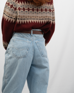 Blusa de lã vintage na internet
