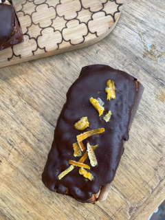 Budin grande x unidad. naranja y choco y f.secos - comprar online