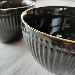 Bowl compotera porcelana negra con borde dorado - tienda online