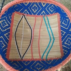 Cesto com grafismo bordado - Suyá - Canoa Arte Indígena