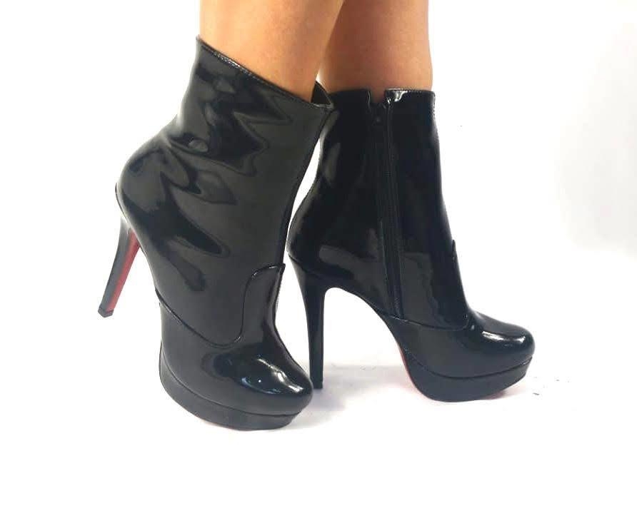 BOTA CANO CURTO BÁSICA SALTO FINO VERNIZ PRETO 740085 G