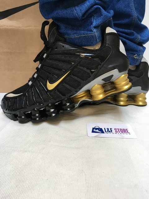 TÊNIS NIKE SHOX 12 MOLAS NEYMAR PRETO OURO