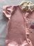 Imagem do Macacão bebê ursinha rosa e manta bebê bordada