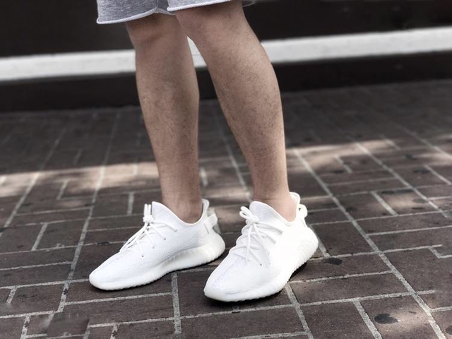 yeezy branco no pe