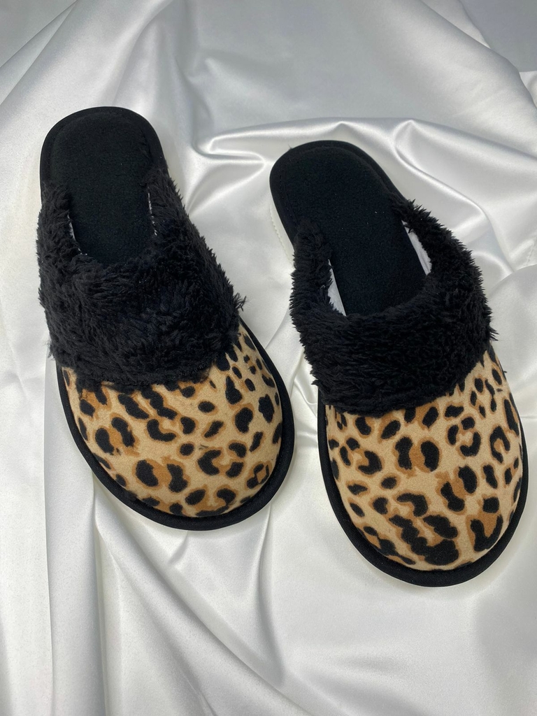 Pantufla animal print con corderito - Comprar en Fanny