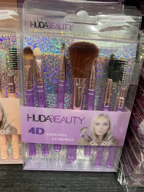 Set de brochas Huda beauty 4D - Beauty Make Up