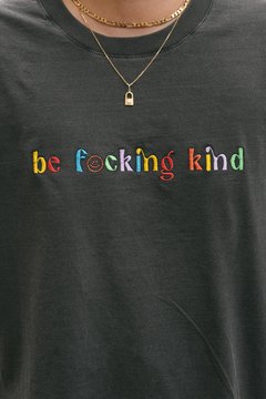Camiseta Be F*cking Kind - comprar online