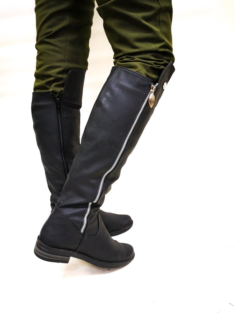 Botas Largas | Botas planas en color negro para mujer | Botas de moda