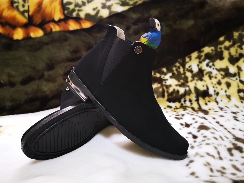 Botines de moda para mujer en color negro y planos