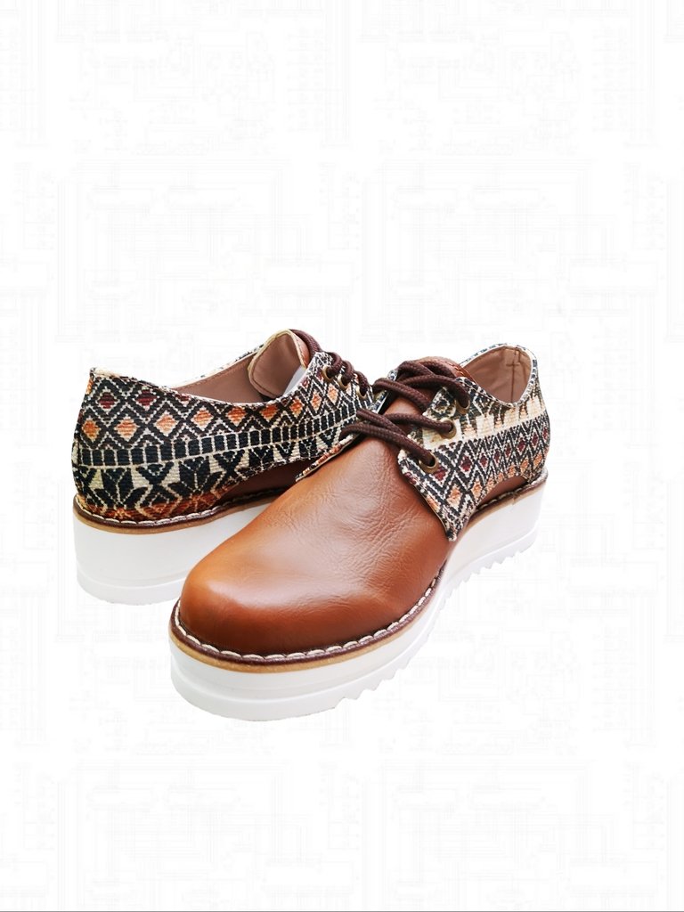 Baletas para mujer | Zapatos bolicheros de moda en color miel
