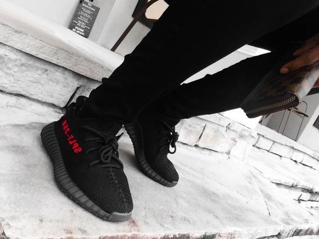 tenis yeezy bred