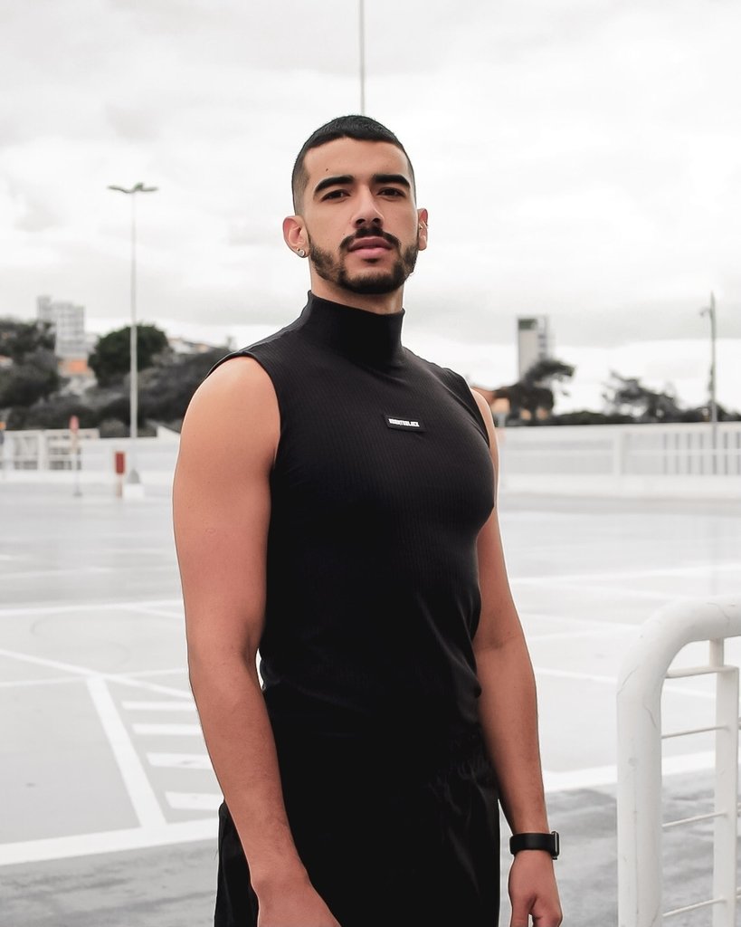 camiseta regata gola alta masculina