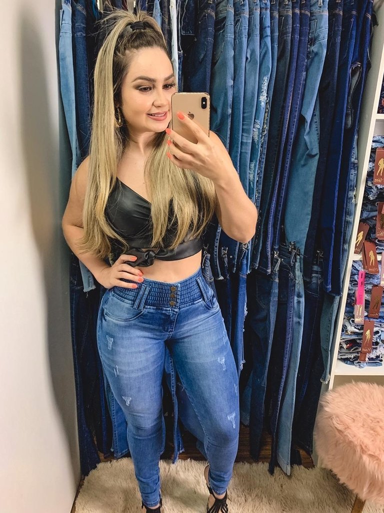 Calça Jeans Flare Super Stretch Cintura Média Jeans