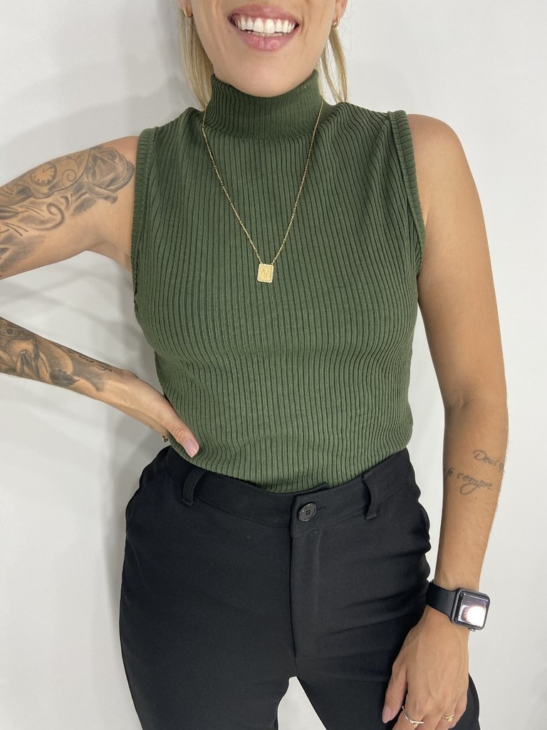 blusa canelada gola alta verde