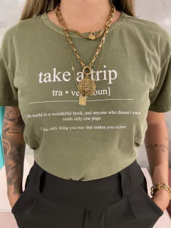T-shirt trip  na internet