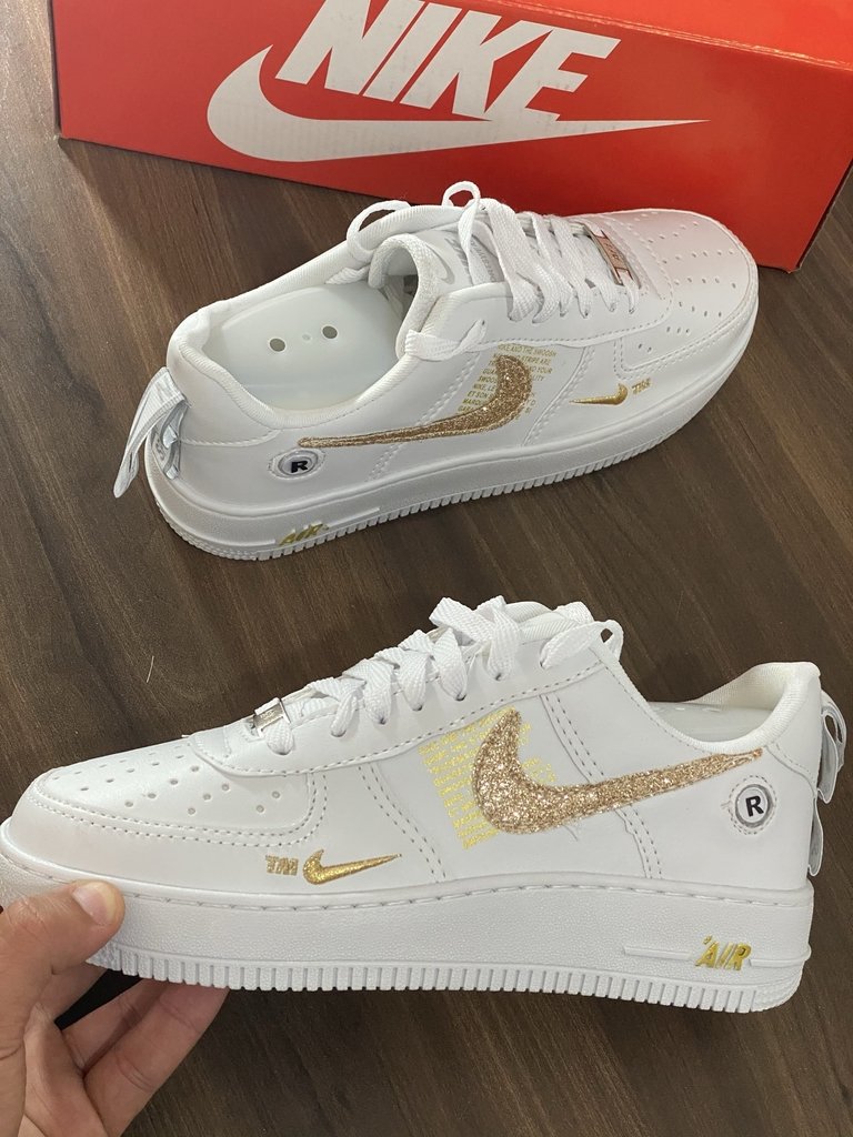 air force branco e cinza