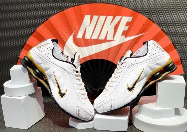 nike shox r4 branco com dourado