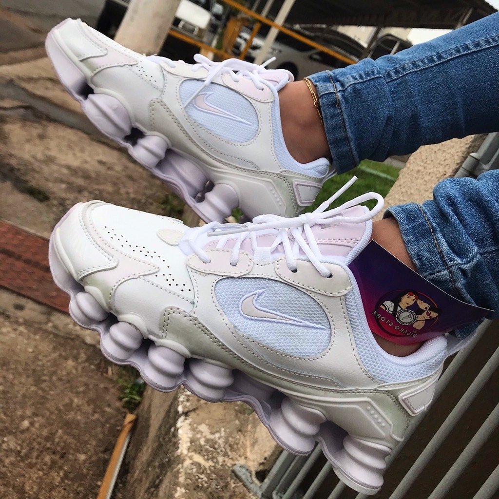 nike shox branco no pé