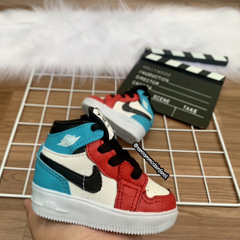 jordan azul com vermelho