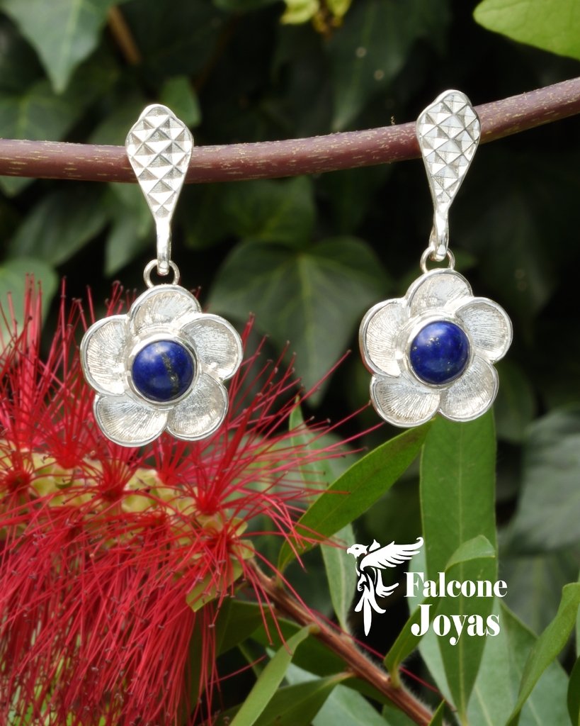Aros colgantes flores con cinco y engarce de lapislázuli