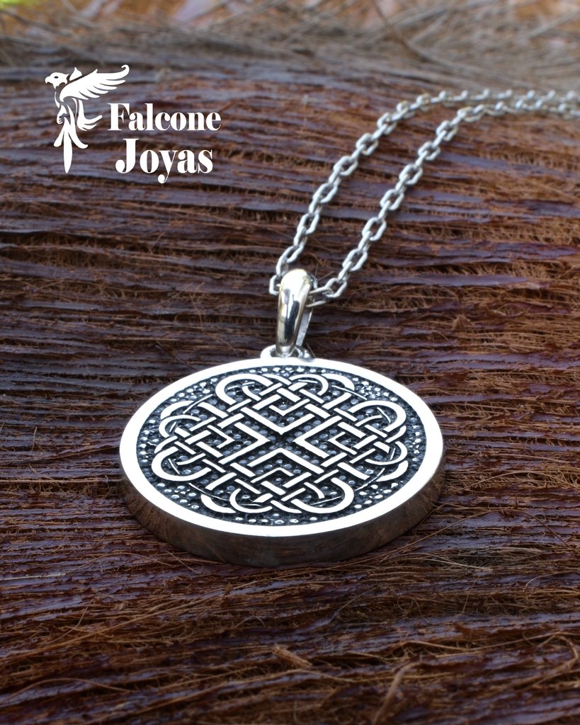 Medalla nudo celta de amor - Comprar en Falcone Joyas