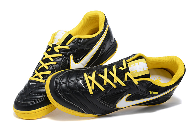 Chuteira Futsal Supreme x Nike SB Gato Preta e Amarela