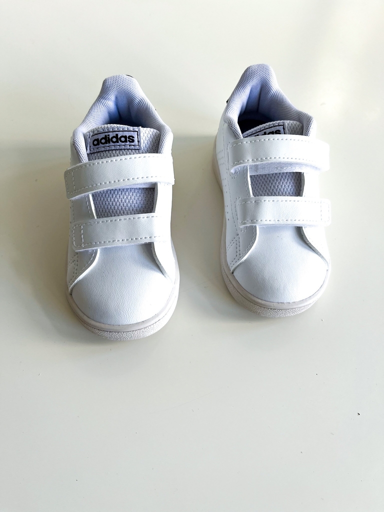 Zapatillas adidas Niño Blancas Con Velcro Talle 22