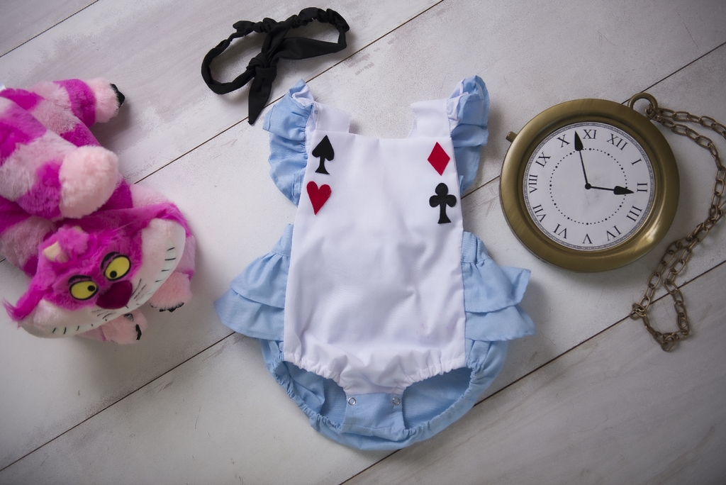 Fantasia Infantil Alice No Pais Das Maravilhas