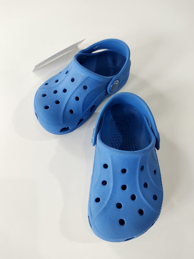 SEGUNDA SELECCIÓN - SANDALIAS CROCS ORIGINALES - TALLE C 4/5 (13 CM SUELA)  - AZUL FRANCIA